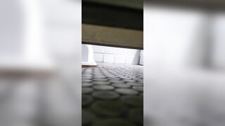 学校附近餐厅女厕偷拍多位漂亮学妹嘘嘘.