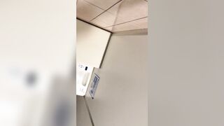 学校附近餐厅女厕偷拍多位漂亮学妹嘘嘘.1