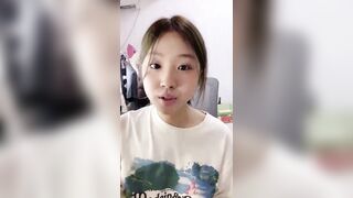 新品福利，鄰家妹清純反差大學生【粉嫩嫩少女】裸舞，噴尿，道具狂插流白漿，相當誘人2