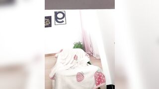 推荐 花椒骚逼主播【性感水水水呀】颜值很顶大长腿，道具自慰潮喷，大尺度掰穴展示，裸舞诱惑