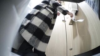 大神潜入酒吧女厕全景偷拍多位美女嘘嘘❤️各种极品鲍鱼完美展示1