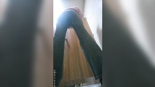 大神潜入购物中心女厕全景后拍❤️9位美女嘘嘘人美B嫩9