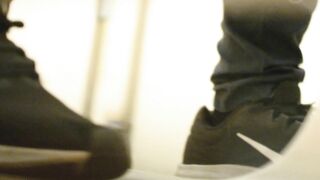 TW街头小吃店一路跟踪偷拍多位美女❤️各种极品美鲍鱼完美展示