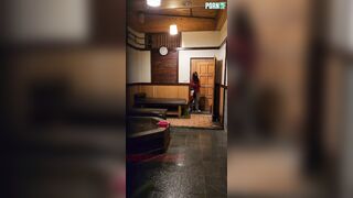 大神潜入高档洗浴中心情侣套间 偷窥纹身哥帮极品少妇抠鲍鱼洗BB顺带打一炮