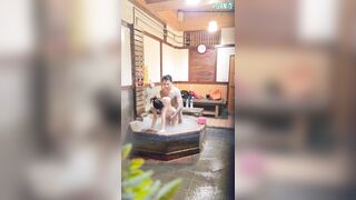 大神潜入高档洗浴中心情侣套间 偷窥纹身哥帮极品少妇抠鲍鱼洗BB顺带打一炮