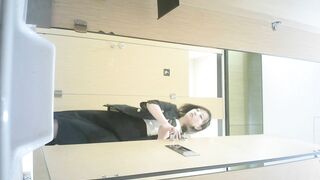 大神潜入商场女厕近距离偷拍18位美女的各种极品美鲍鱼0