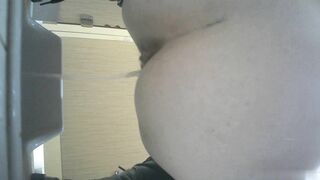 大神潜入商场女厕近距离偷拍18位美女的各种极品美鲍鱼1