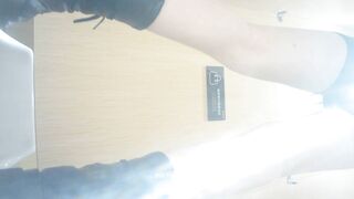 大神潜入商场女厕近距离偷拍18位美女的各种极品美鲍鱼00