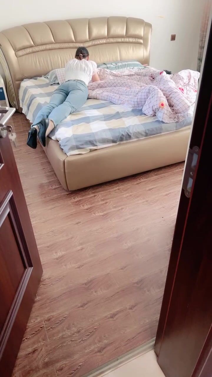 【剧情演绎】不错的小骚货，逼逼塞跳蛋 花言巧语半推半就，大屌无情征服猛操