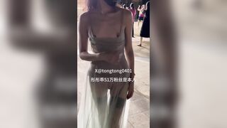 X 著名网红 骚母狗 彤彤乖 镂空逛游戏厅 户外露出06