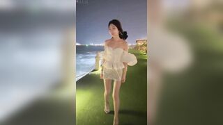 X 著名网红 骚母狗 彤彤乖 镂空逛游戏厅 户外露出08