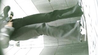 大神潜入学校餐厅女厕全景偷拍 几位漂亮学妹的各种小鲍鱼7