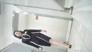 某电子厂厕拍高清无水印版 这绝对是厕拍界的天花板了 角度和清晰度没得说 女主都是挑选过的 颜值都在线②