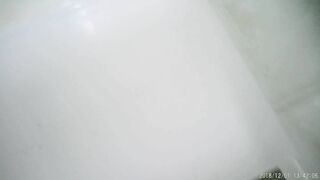 某电子厂厕拍高清无水印版 这绝对是厕拍界的天花板了 角度和清晰度没得说 女主都是挑选过的 颜值都在线②