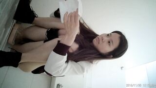 某电子厂厕拍高清无水印版 这绝对是厕拍界的天花板了 角度和清晰度没得说 女主都是挑选过的 颜值都在线②0