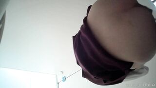 某电子厂厕拍高清无水印版 这绝对是厕拍界的天花板了 角度和清晰度没得说 女主都是挑选过的 颜值都在线②0