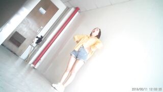 某电子厂厕拍高清无水印版 这绝对是厕拍界的天花板了 角度和清晰度没得说 女主都是挑选过的 颜值都在线②2