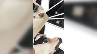 【KFC】吊带裙少妇独自逛街吃小吃 粉色薄内微透·低角度CD