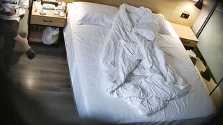 10-19酒店高清偷 极品反差婊眼镜学妹被男友调教的像一只得心应手的小母狗各种换装毒龙高技术套鸡巴8