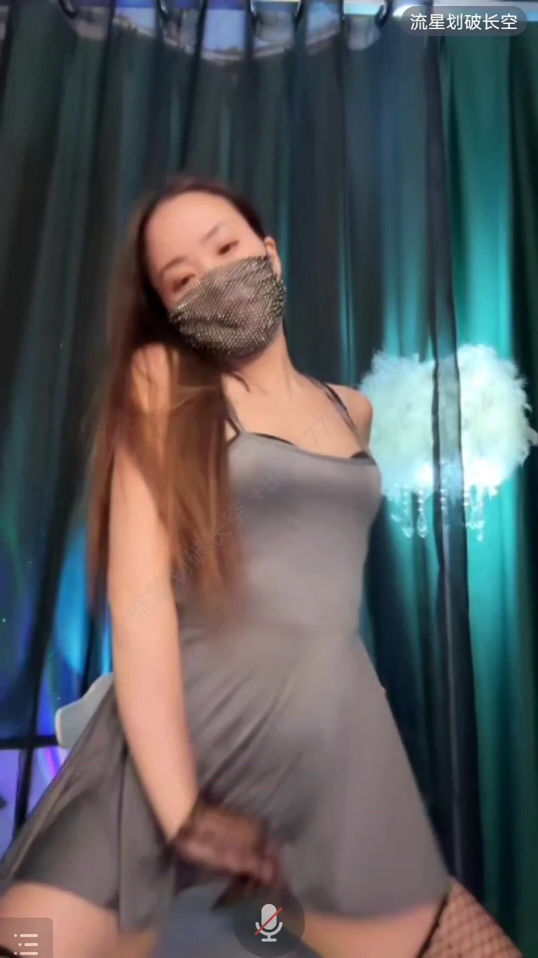 推荐 骚逼颜值主播【熊主任】裸舞诱惑，一线天户型非常漂亮，大尺度掰逼自