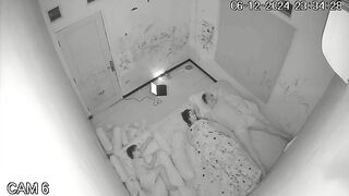 黑客破解家庭网络摄像头偷拍 极品夫妻 的日常性生活每次啪啪都需要道具插逼自慰热身再开干1