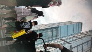 -大神尾随偷拍 粉色印花连衣裙少妇和儿子逛街屁股半透明内内 店内抄底长筒靴白色短裙美女抄底薄丝靴子欣赏美腿