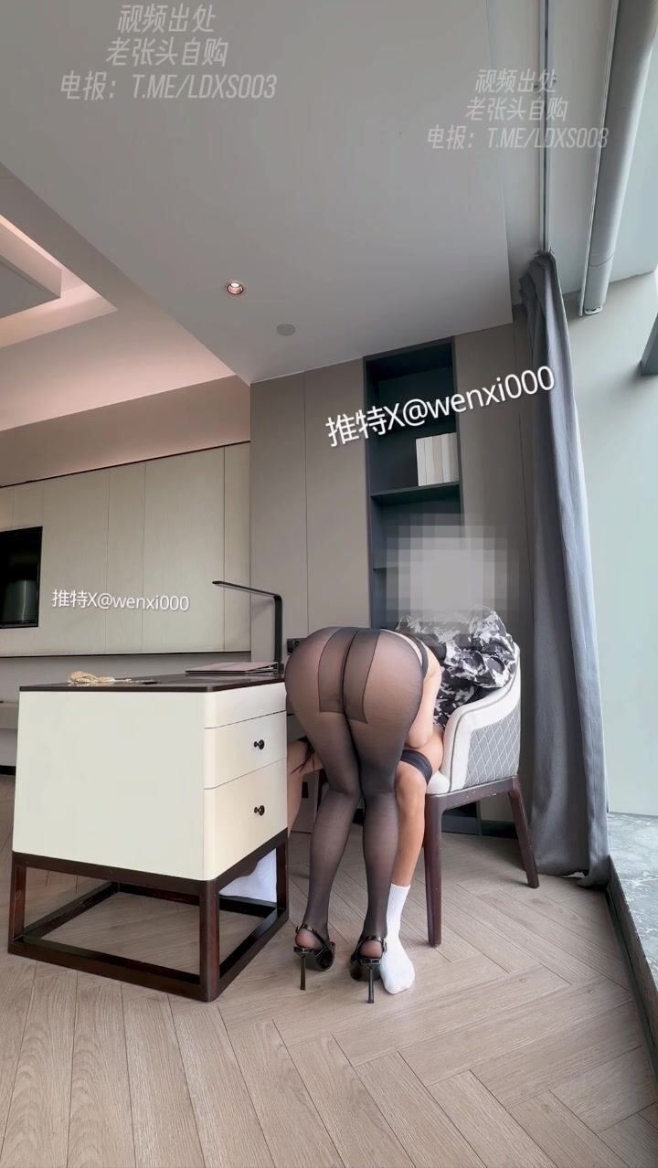 肉臀果儿 10月27日作品 办公室爆操黑丝高跟女秘书,有喜欢看隔丝插的吗,近距离视觉冲击观看大屌隔丝抽插黑丝骚臀