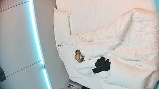 大学城 10-18 超长视频 拍到一对完美炮搭子 男的胖女的靓 丝袜破坏 边做边自己拍 女的有点像单依纯.1