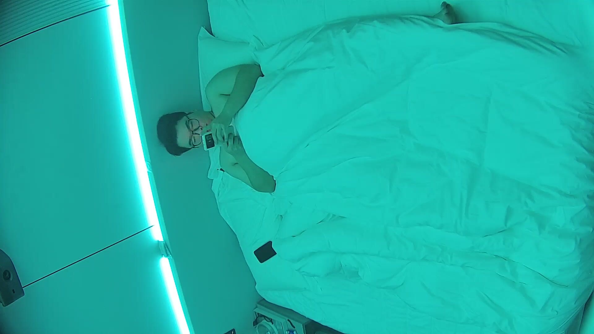 大学城 10-18 超长视频 拍到一对完美炮搭子 男的胖女的靓 丝袜破坏 边做边自己拍 女的有点像单依纯.1