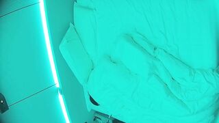 大学城 10-18 超长视频 拍到一对完美炮搭子 男的胖女的靓 丝袜破坏 边做边自己拍 女的有点像单依纯.2