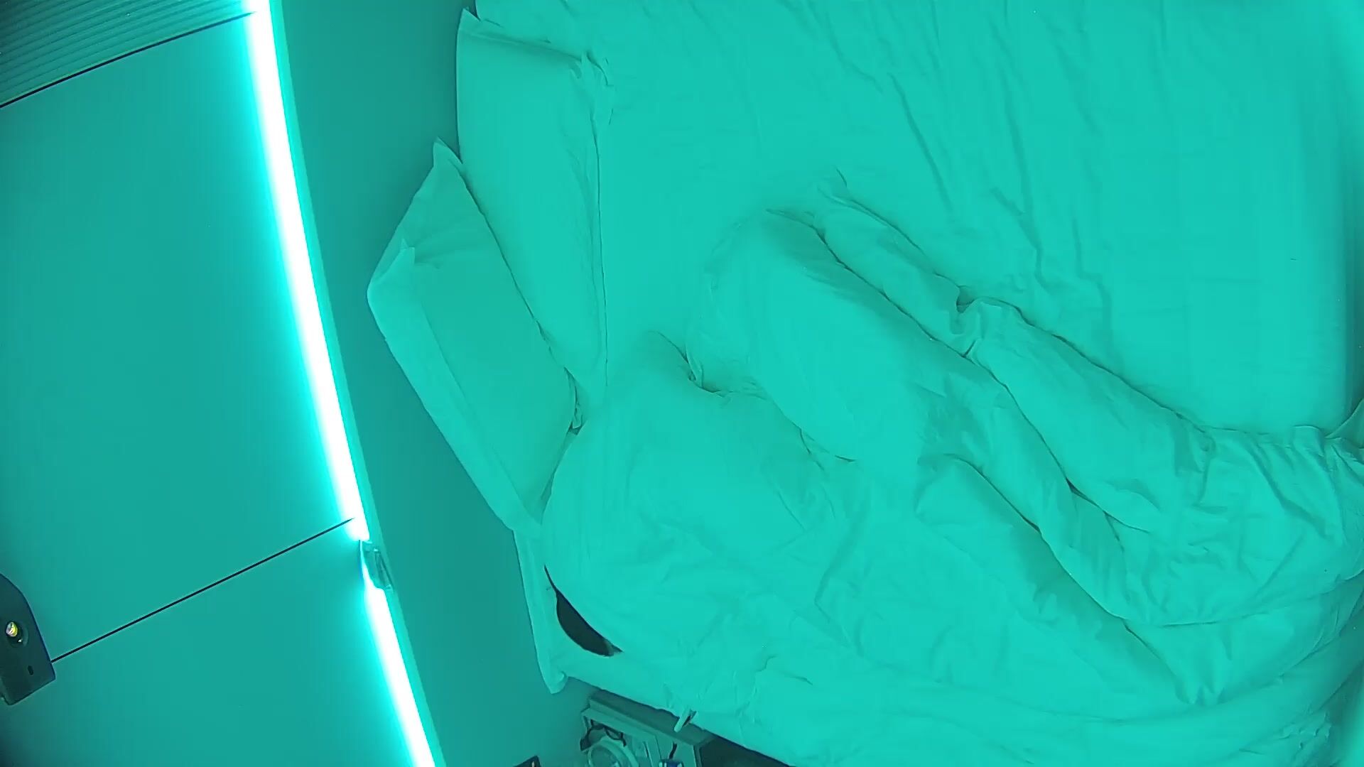 大学城 10-18 超长视频 拍到一对完美炮搭子 男的胖女的靓 丝袜破坏 边做边自己拍 女的有点像单依纯.2