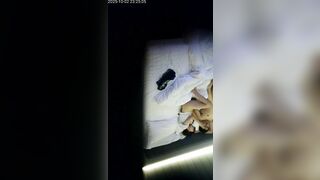 酒店偷拍 10-2 无水印版 身材娇小的美女被胖男人操了 真怕把腰给操折了 美女的毛是真多 这胖男不行呐