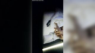 酒店偷拍 10-2 无水印版 身材娇小的美女被胖男人操了 真怕把腰给操折了 美女的毛是真多 这胖男不行呐