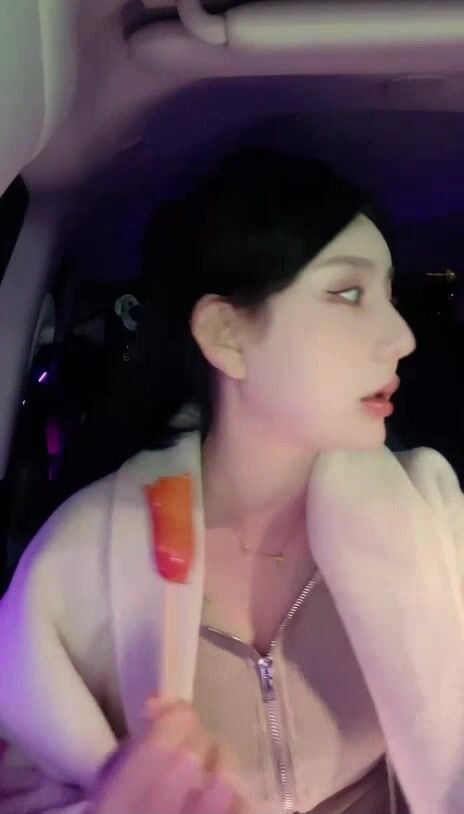 推荐 骚少妇【喵喵小野猫】女探花开车送逼上门钓鱼男探花，没业务的时候道具自慰，掰逼展示给狼友打飞机