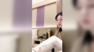 推荐 骚少妇【喵喵小野猫】女探花开车送逼上门钓鱼男探花，没业务的时候道具自慰，掰逼展示给狼友打飞机0
