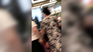 大神一路跟踪CD极品身材红色包臀裙大长腿高跟美女 性感的小黑内