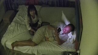 大学城民宿 10-19 男人找个妓女解决生理需求 OL装扮 分段式开档丝袜 口交毒龙 这服务态度一般