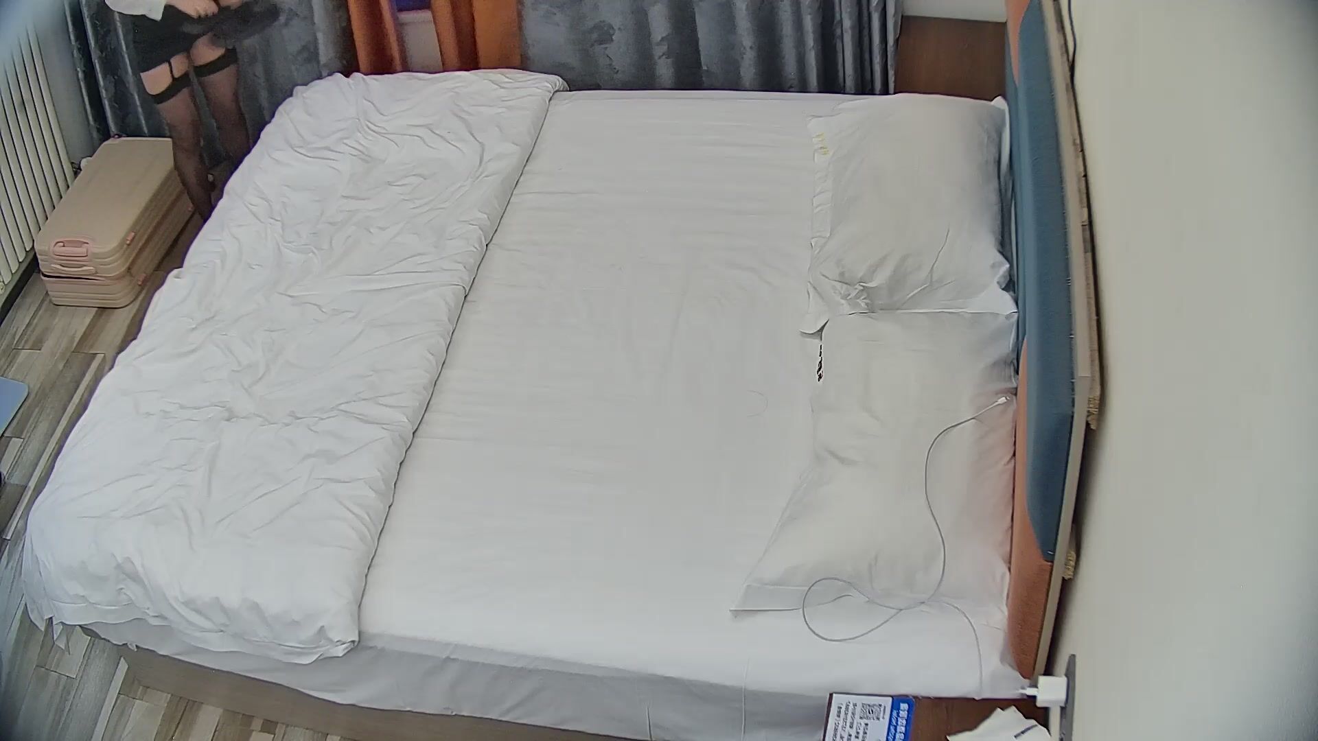 大学城民宿 10-19 男人找个妓女解决生理需求 OL装扮 分段式开档丝袜 口交毒龙 这服务态度一般