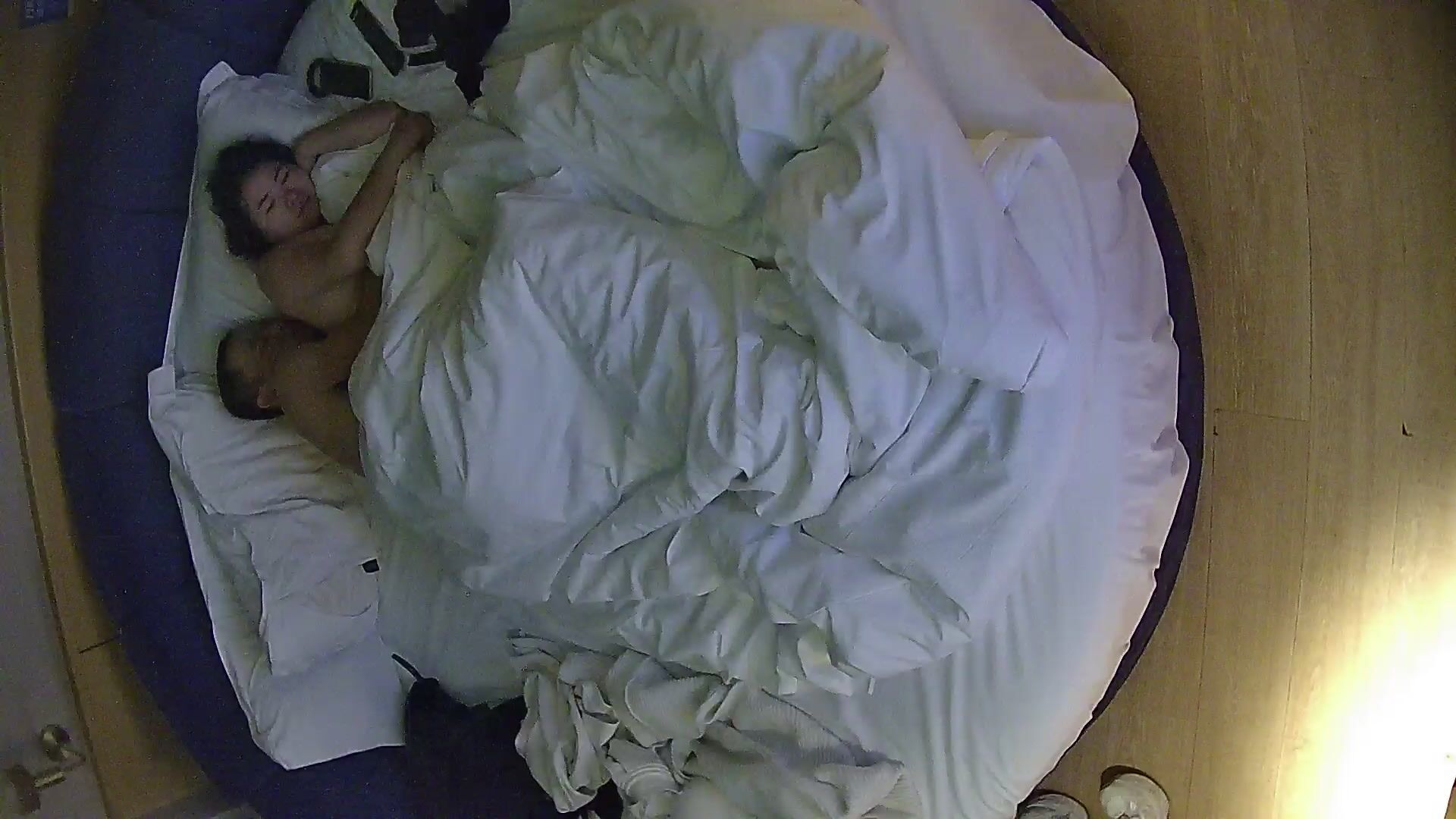 情趣台 10-27 大叔带自己丰满的媳妇儿开房实录 只要屌长 女人的屁股有肉操起来才舒服0