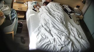 大学城民宿2 10-21大学城民宿2 10-21 热恋小情侣只要睡醒了 就开始摸摸操了 这女人脸蛋身材都不错 奶子又大又挺