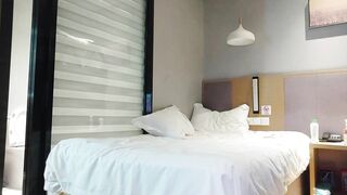 十月流出纹身哥模仿探花 洗浴会所酒店开房偷拍记录嫖娼过程