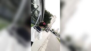 推荐 抄底颜值嫩妹【水手服肉丝学生妹】人靓腿直，坐地铁腿开那么大是不是塞了道具？