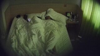 酒店偷拍 8-9 无水原档 眼镜情侣三天两夜 准备上情趣套装 没日没夜的做爱 人瘦屌长 把美女干爽了