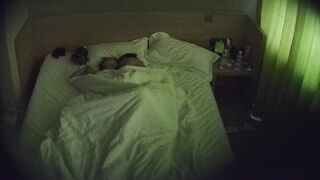 酒店偷拍 8-9 无水原档 眼镜情侣三天两夜 准备上情趣套装 没日没夜的做爱 人瘦屌长 把美女干爽了