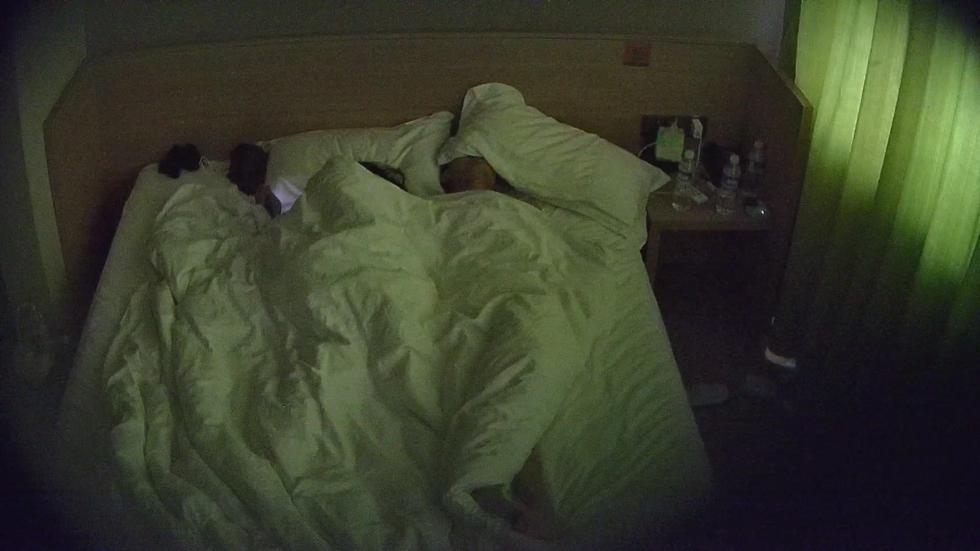 酒店偷拍 8-9 无水原档 眼镜情侣三天两夜 准备上情趣套装 没日没夜的做爱 人瘦屌长 把美女干爽了