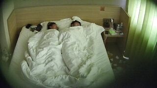 酒店偷拍 8-9 无水原档 眼镜情侣三天两夜 准备上情趣套装 没日没夜的做爱 人瘦屌长 把美女干爽了1