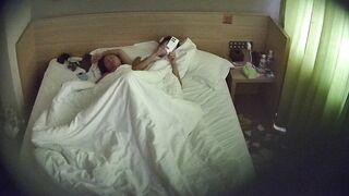 酒店偷拍 8-9 无水原档 眼镜情侣三天两夜 准备上情趣套装 没日没夜的做爱 人瘦屌长 把美女干爽了1