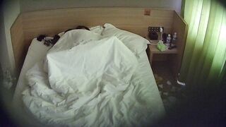 酒店偷拍 8-9 无水原档 眼镜情侣三天两夜 准备上情趣套装 没日没夜的做爱 人瘦屌长 把美女干爽了2