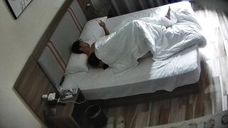 酒店偷拍 8-4 狼头纹身仔跟女朋友开房 一边操还一边录视频 操起来像电动小马达0