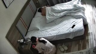 酒店偷拍 8-4 狼头纹身仔跟女朋友开房 一边操还一边录视频 操起来像电动小马达0